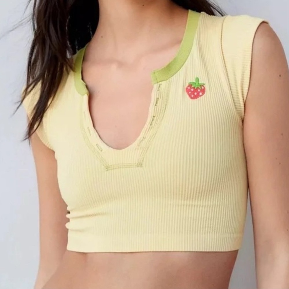 NWOT Urban Outfitters Out From Under Go For Gold Seamless Crop Top Strawberry